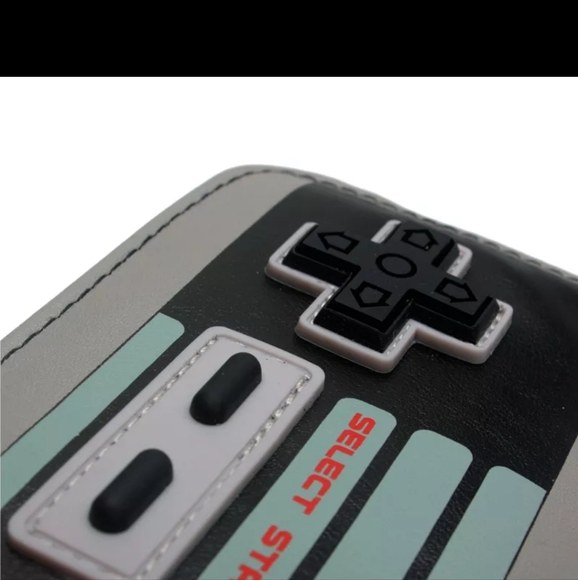 Nintendo Controller Wallet - Picture 2 of 15
